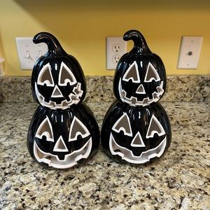 2 ceramic black and white stacked jack o’lanterns.